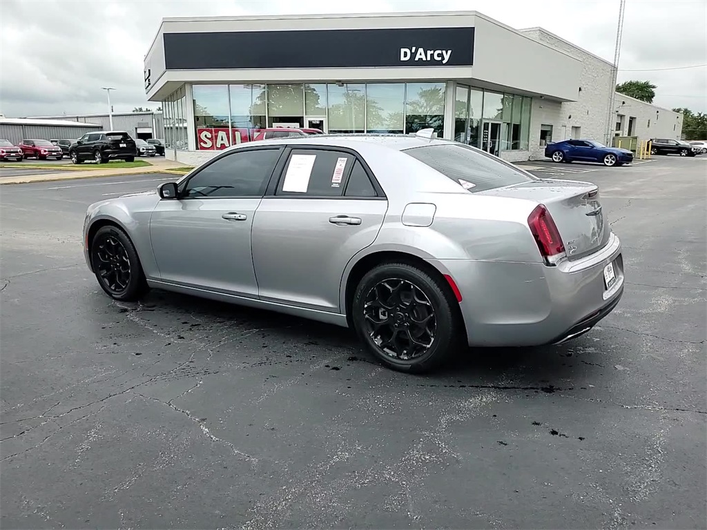 2016 Chrysler 300 S photo 15