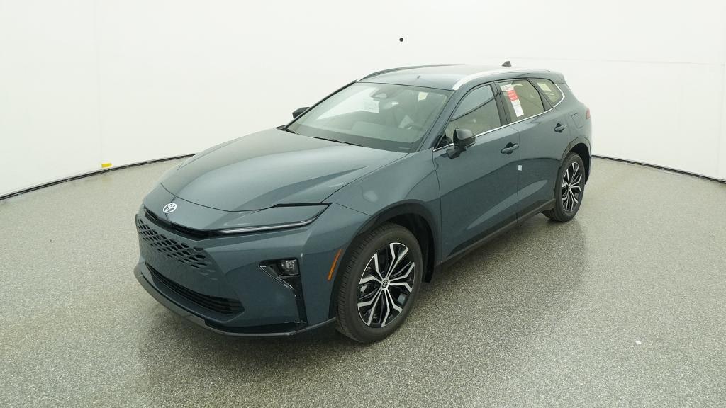 2025 Toyota Crown Signia XLE's photo