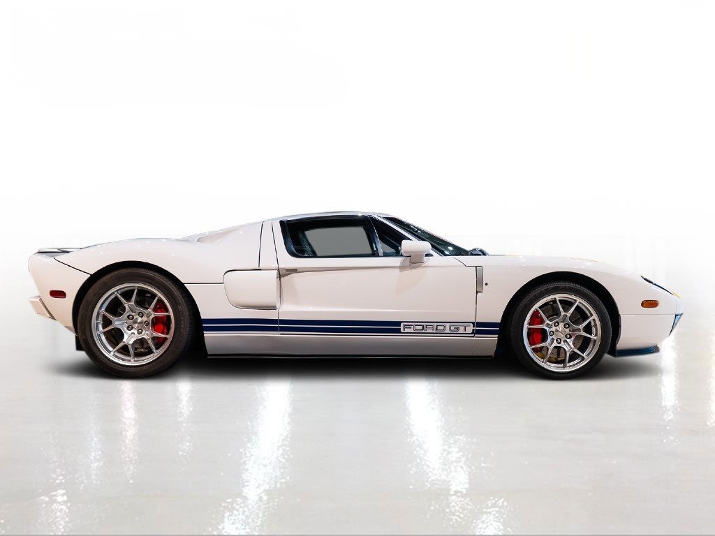 2005 Ford GT Base photo 7