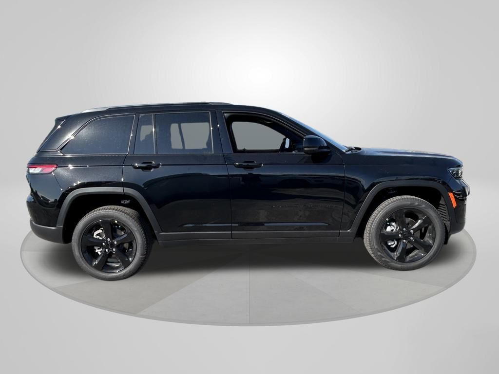 2025 Jeep Grand Cherokee Limited photo 8