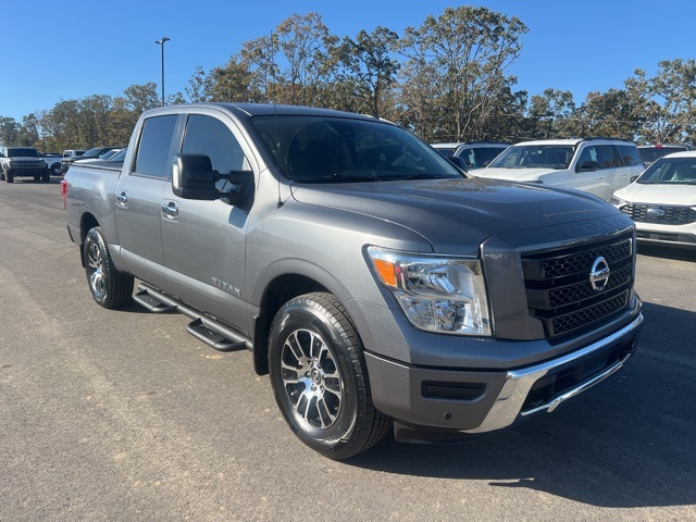 2021 Nissan Titan SV photo 3