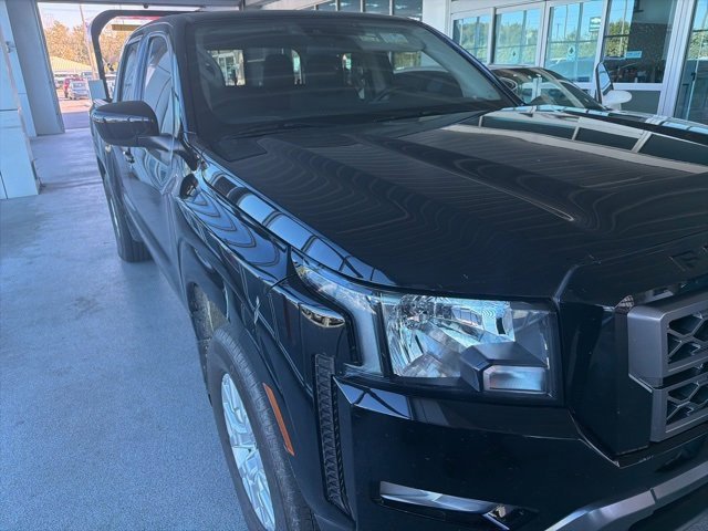 2023 Nissan Frontier SV's photo