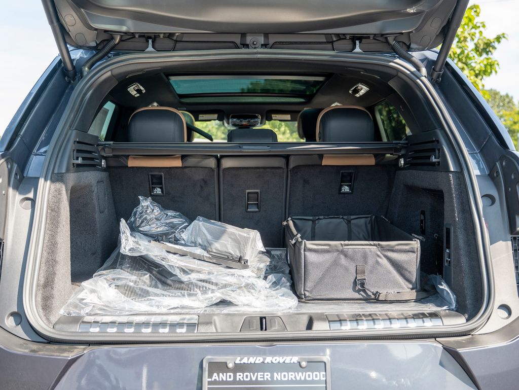 2025 Land Rover Range Rover Sport SE photo 23