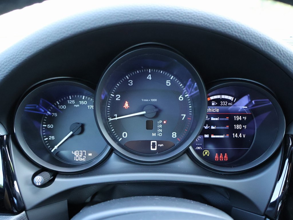 2025 Porsche Macan T photo 23