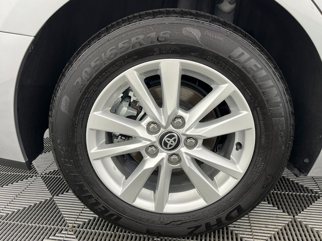 2025 Toyota Camry LE photo 12