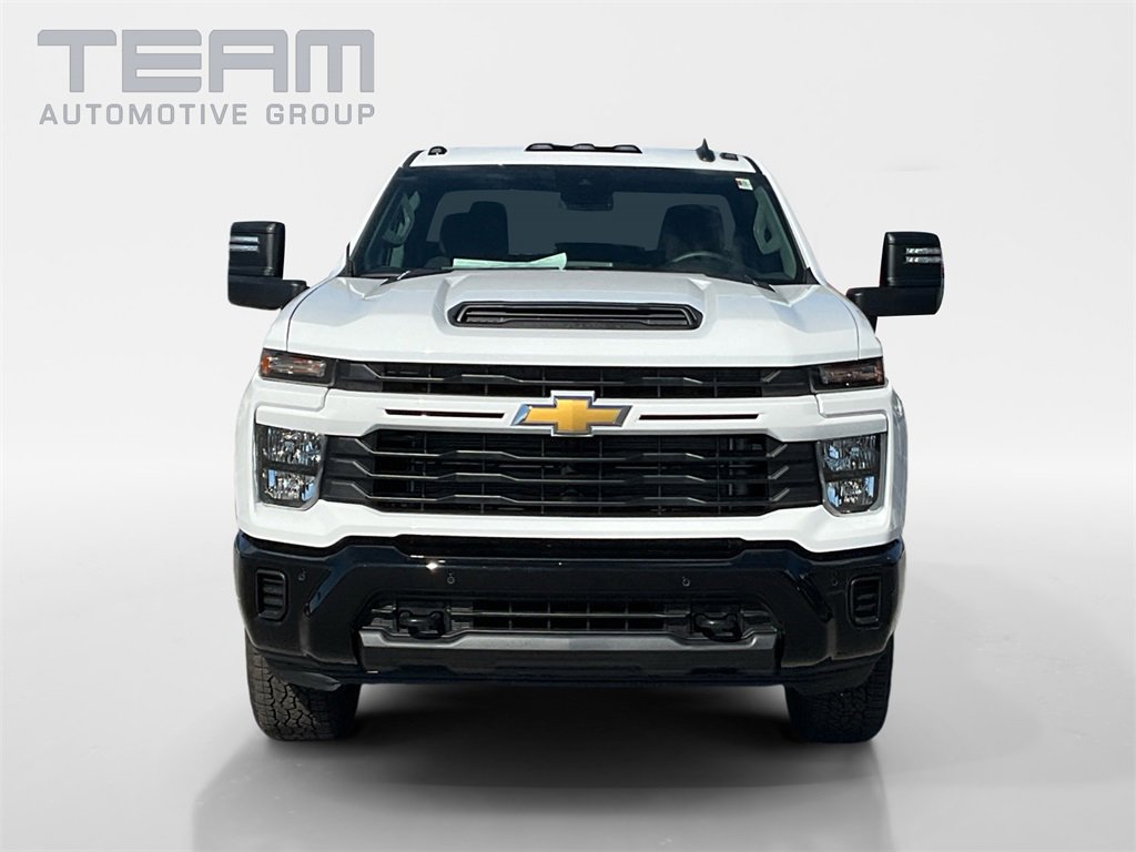 2026 Chevrolet Silverado 2500HD Custom photo 2