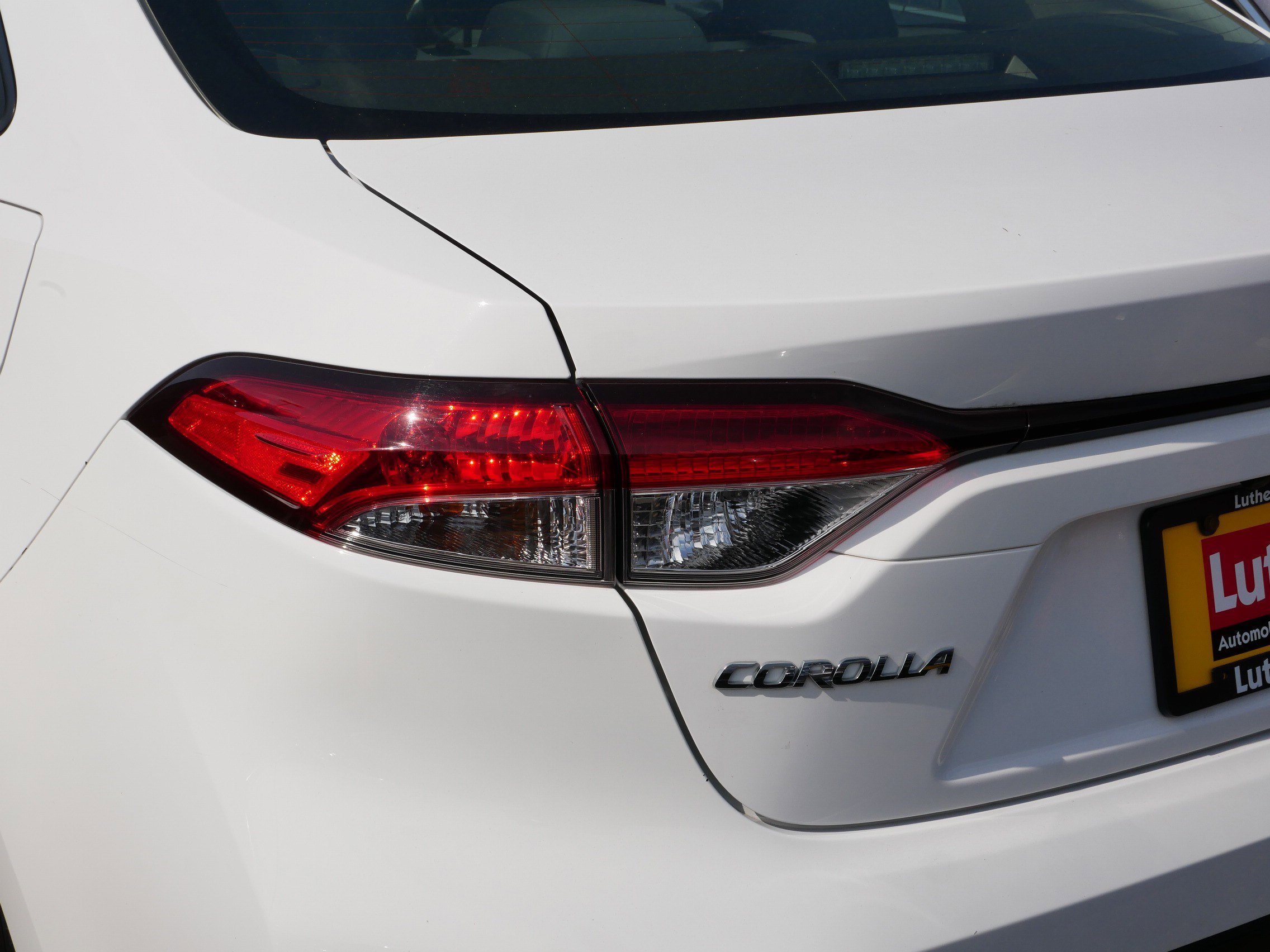 2021 Toyota Corolla Hybrid LE photo 4