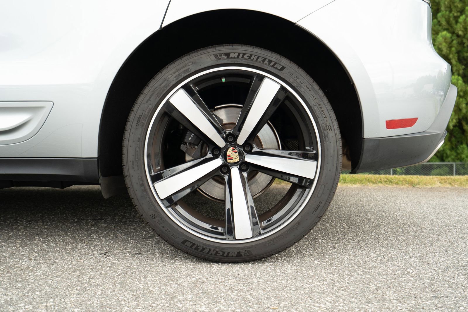 2024 Porsche Macan Base photo 12