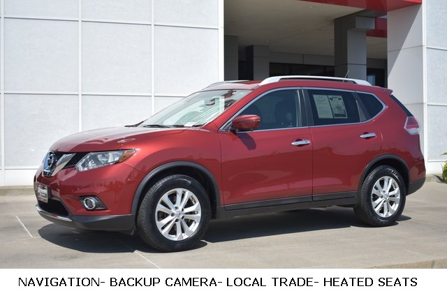 2016 Nissan Rogue SV photo 2