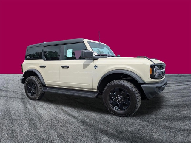 2025 Ford Bronco Outer Banks photo 2