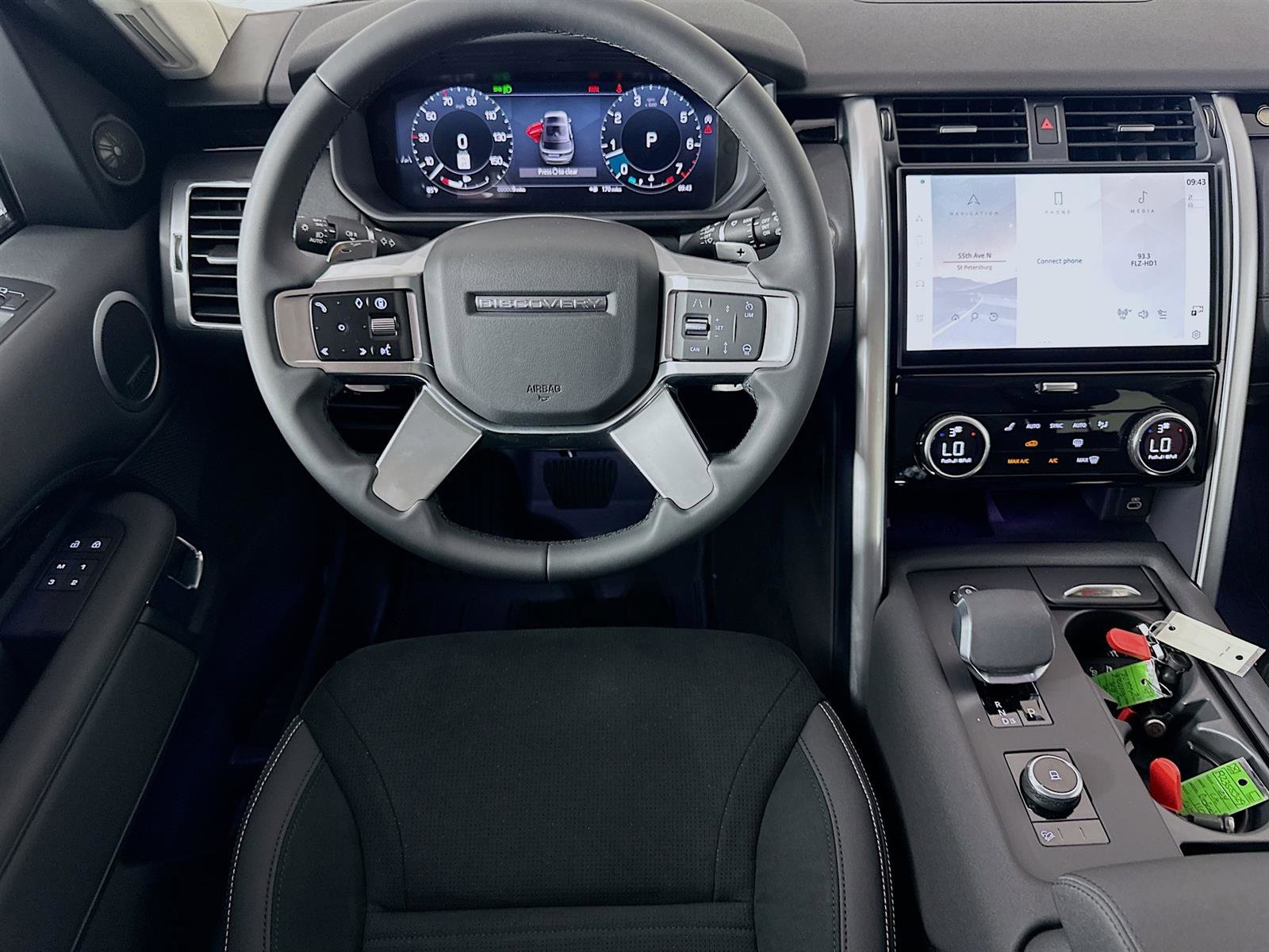 2024 Land Rover Discovery S photo 23