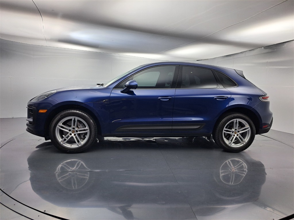 2022 Porsche Macan Base photo 2