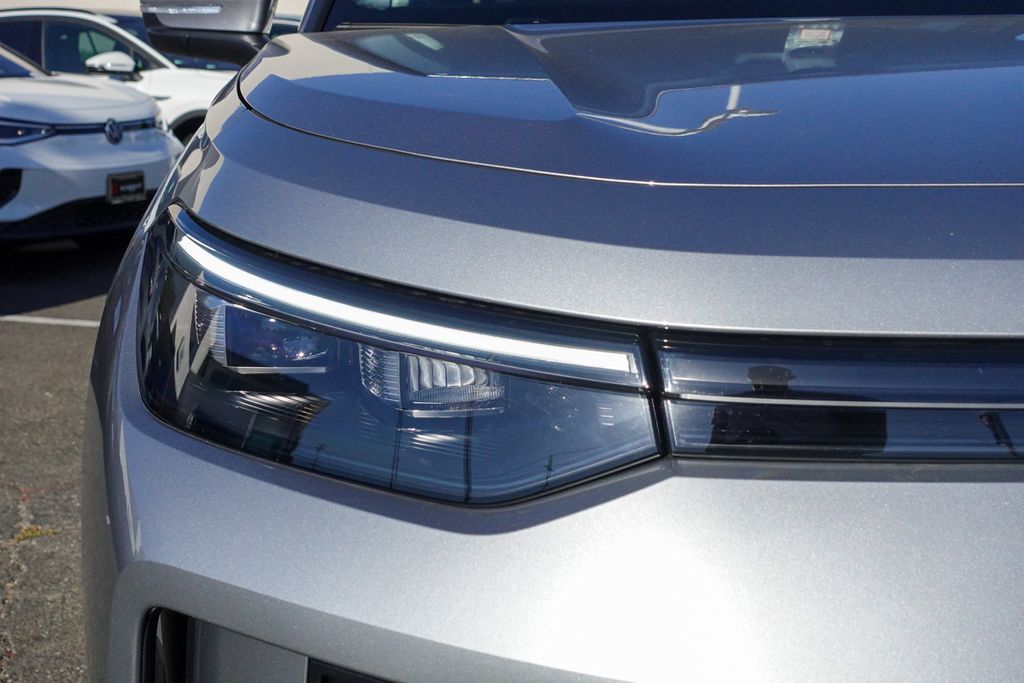 2025 Volkswagen Tiguan SE photo 3
