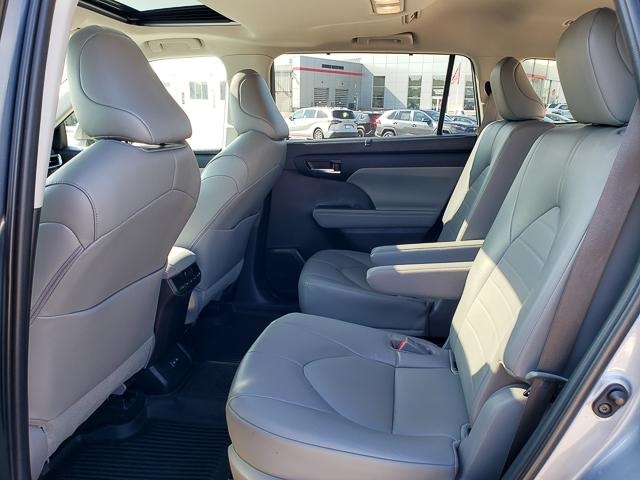 2022 Toyota Highlander XLE photo 22