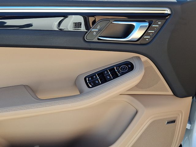 2024 Porsche Macan S photo 26
