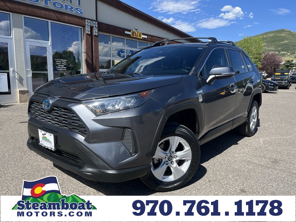 2021 Toyota RAV4 LE's photo