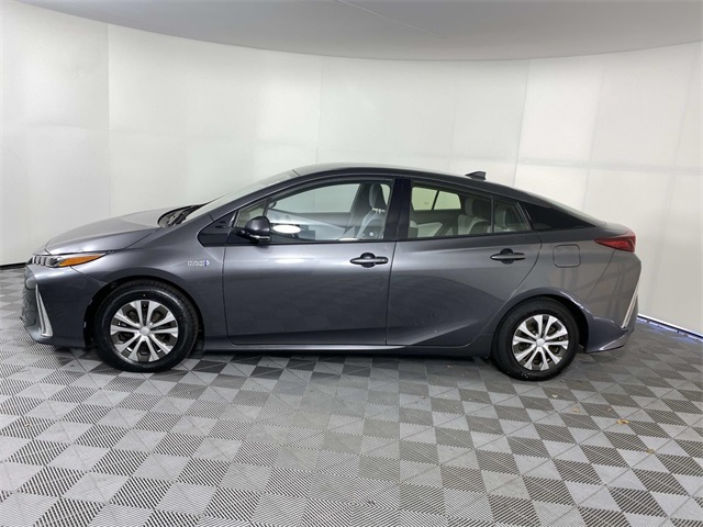 2017 Toyota Prius Prime Plus photo 4