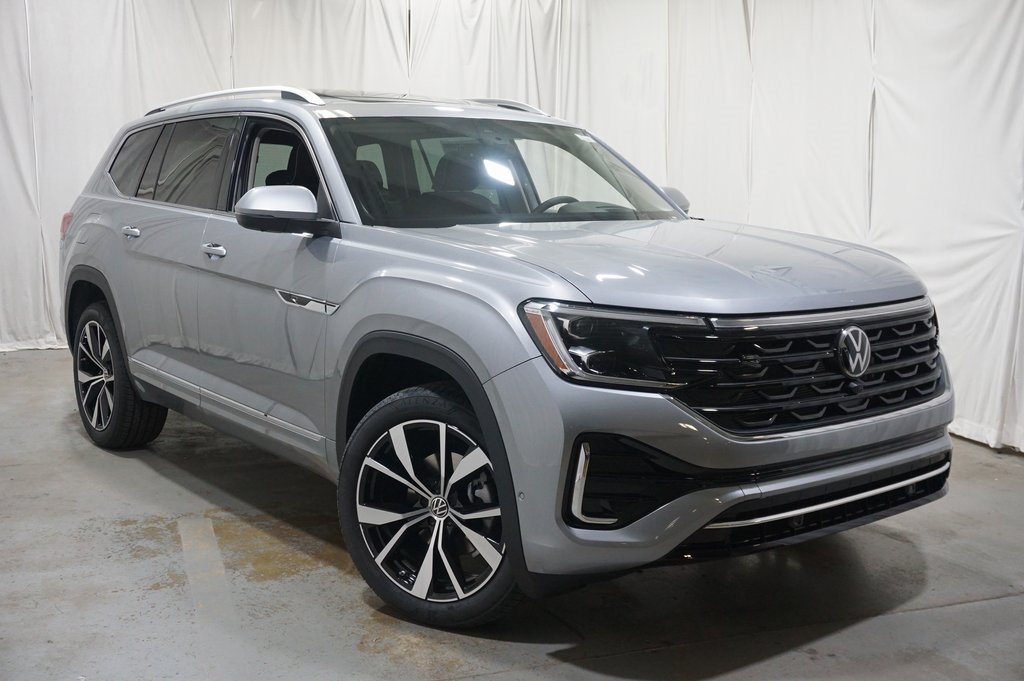 2025 Volkswagen Atlas SEL Premium R-Line photo 3
