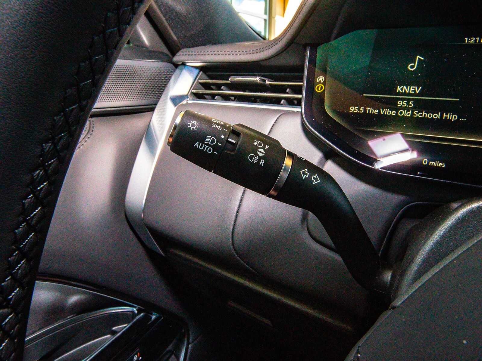 2025 Land Rover Range Rover SE photo 12