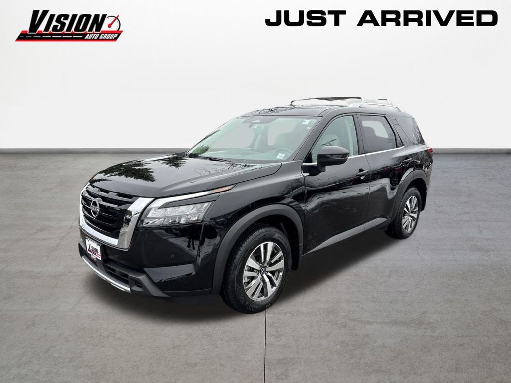 2025 Nissan Pathfinder SL's photo