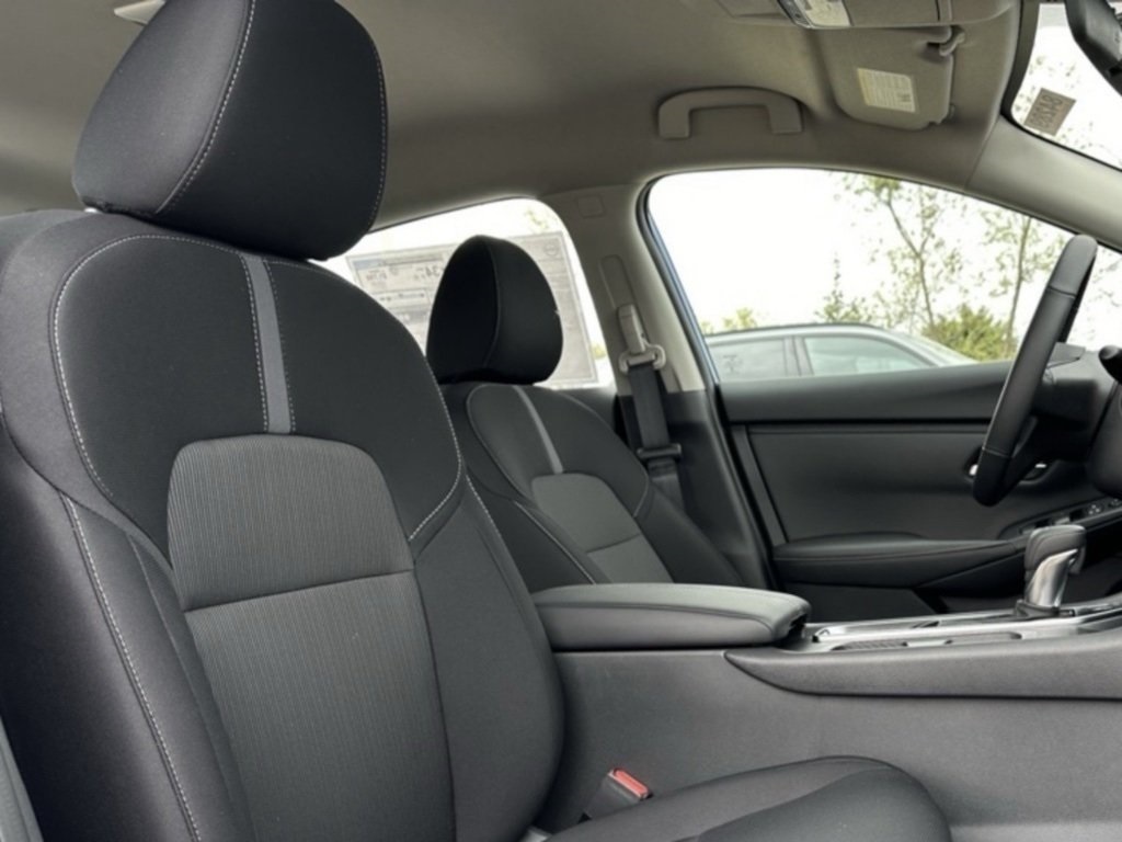 2025 Nissan Sentra SV photo 25