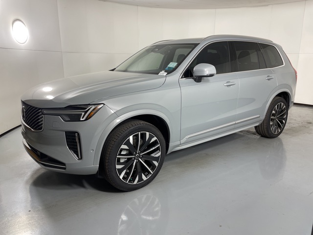 2025 Volvo XC90 B5 AWD Plus photo 4