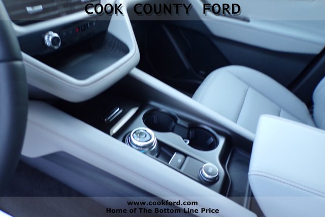2025 Ford Explorer photo 18
