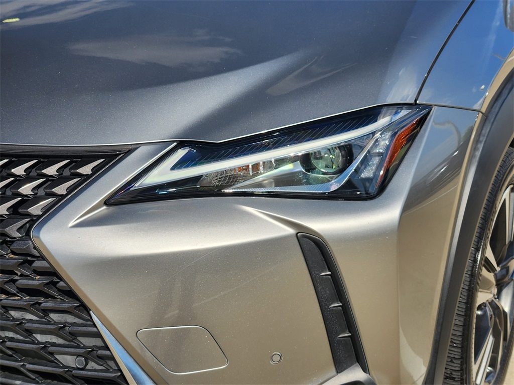 2020 Lexus UX 200 Premium photo 9
