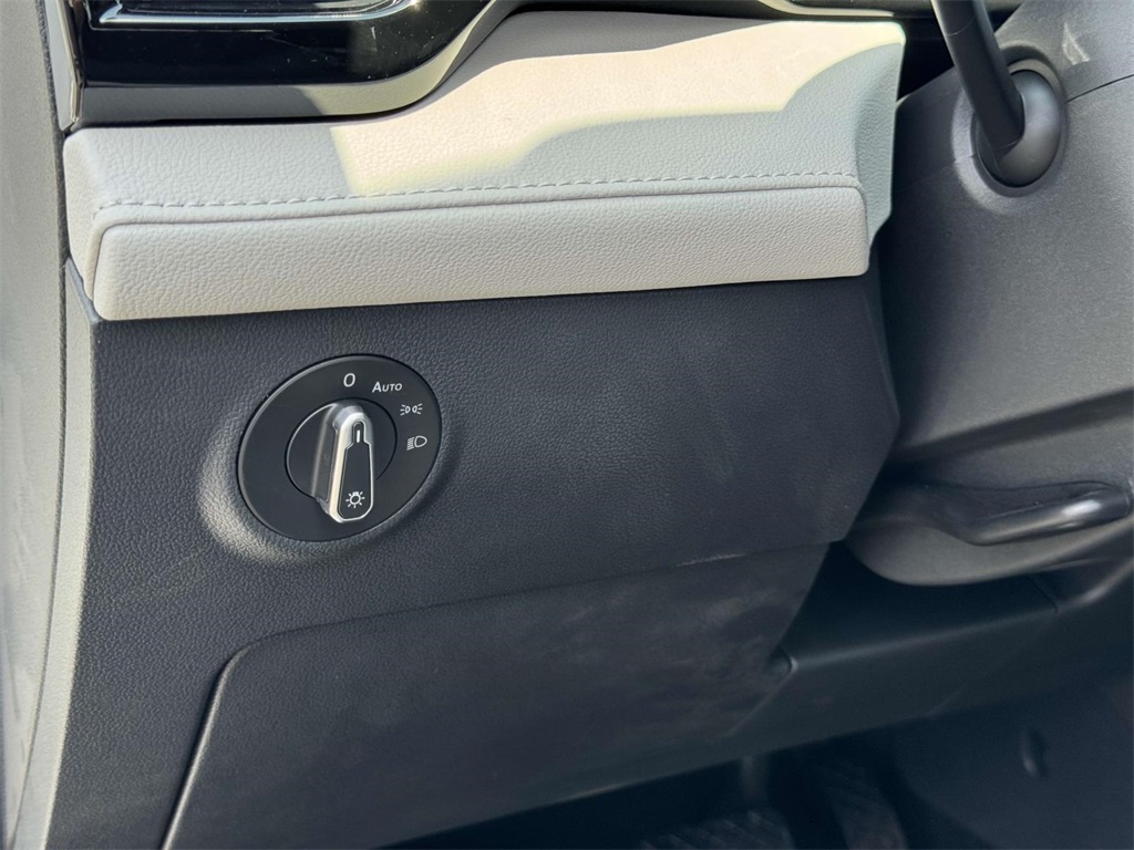 2025 Volkswagen Taos S photo 28