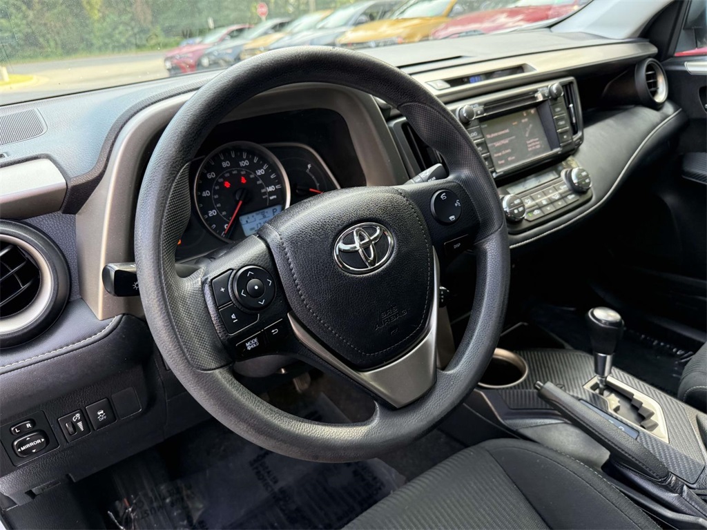 2014 Toyota RAV4 XLE photo 2