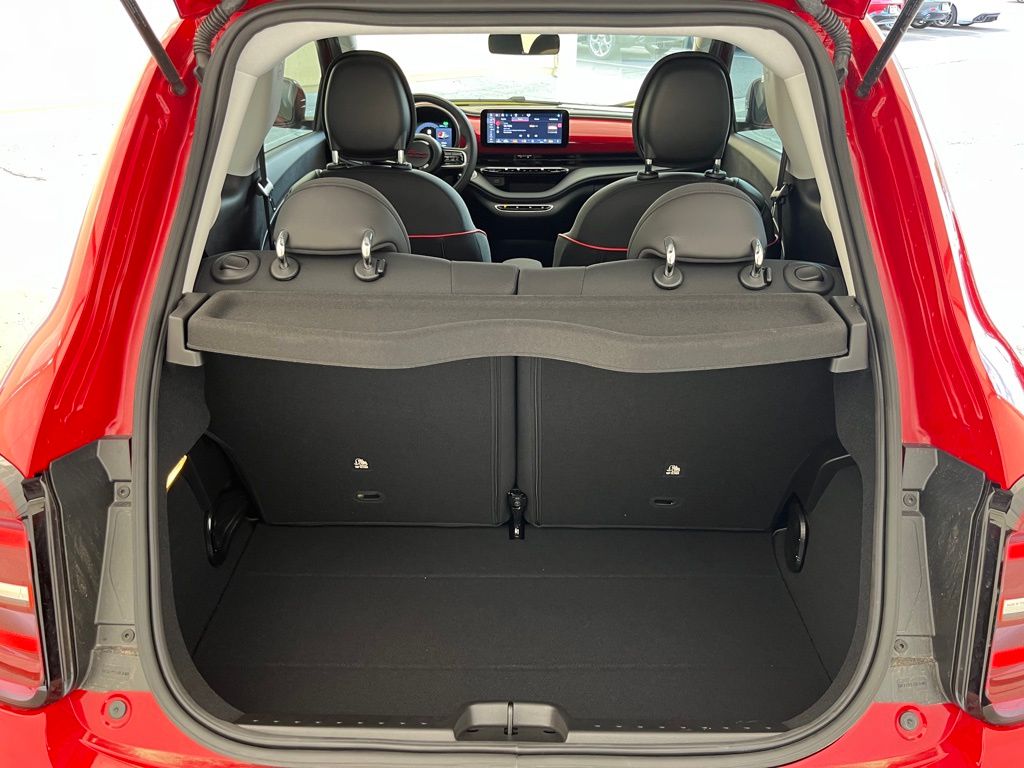 2024 Fiat 500e Red photo 4