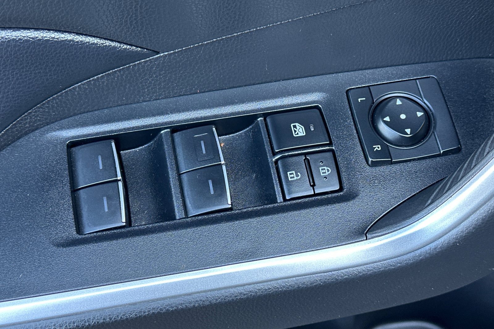 2022 Toyota RAV4 XLE photo 12