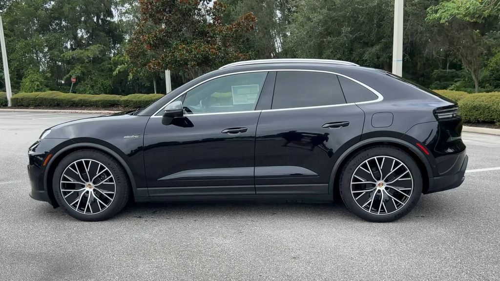 2024 Porsche Macan Electric 4 photo 5