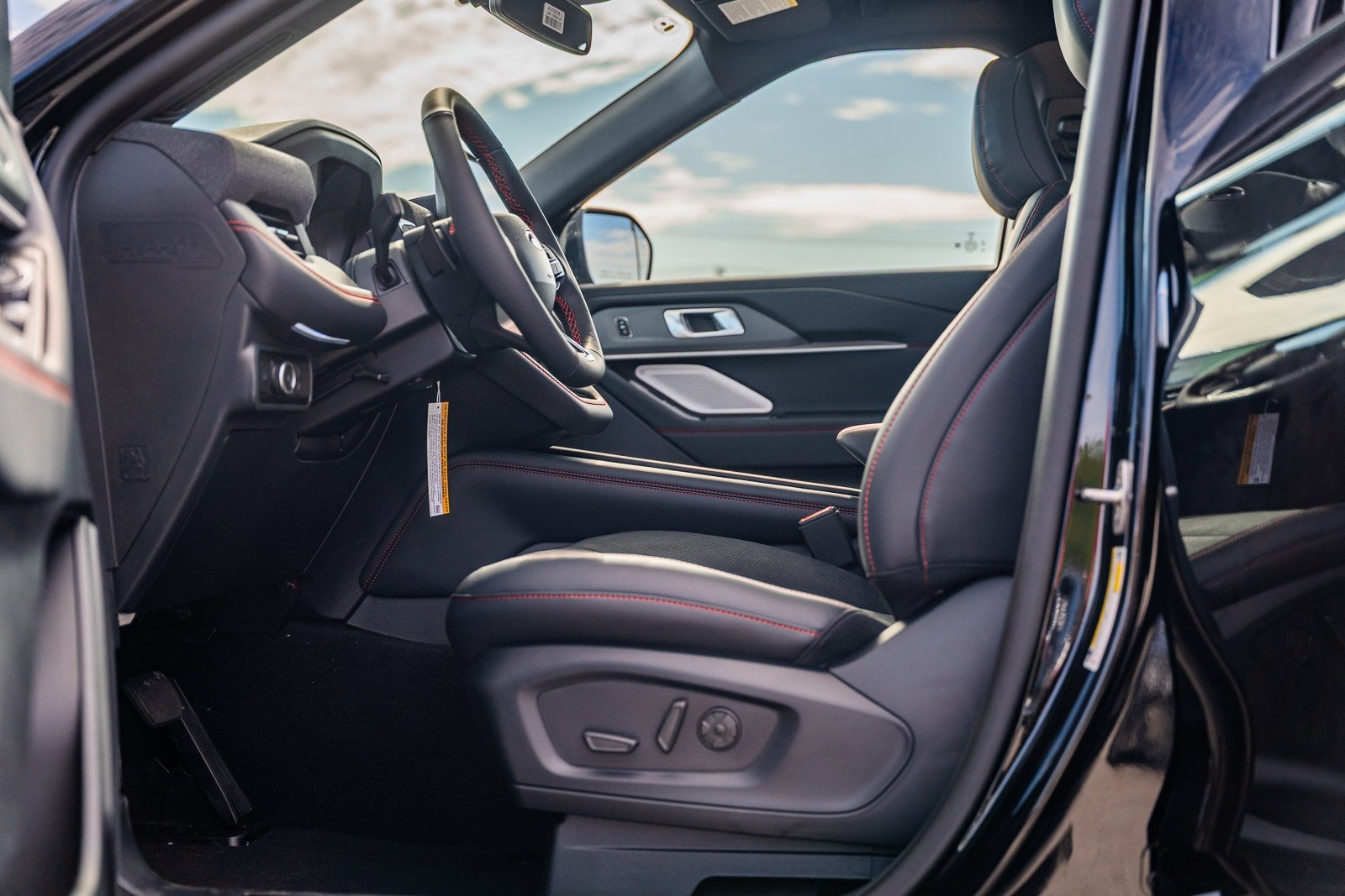 2025 Ford Explorer ST photo 9