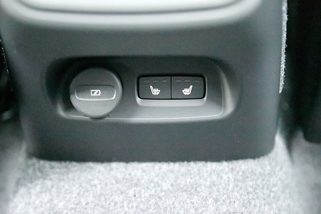 2026 VOLVO XC40 - Image 21