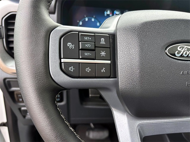 Used 2025 White Metallic Ford Lariat image 22