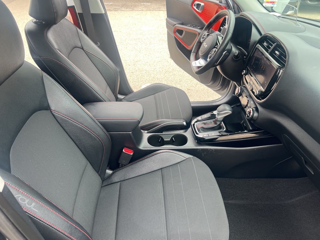2022 Kia Soul GT-Line Turbo photo 17