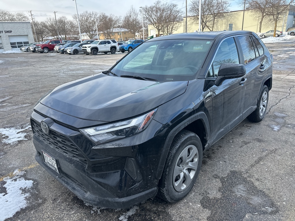 2023 Toyota RAV4 LE's photo