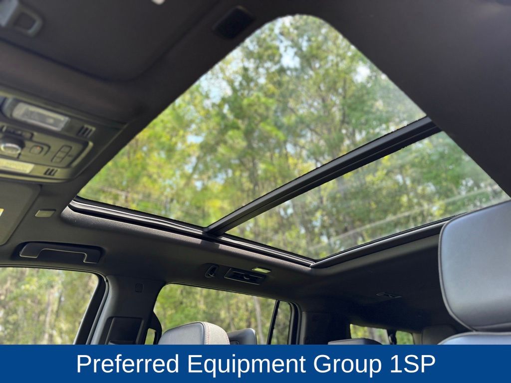 2023 Chevrolet Suburban RST photo 11