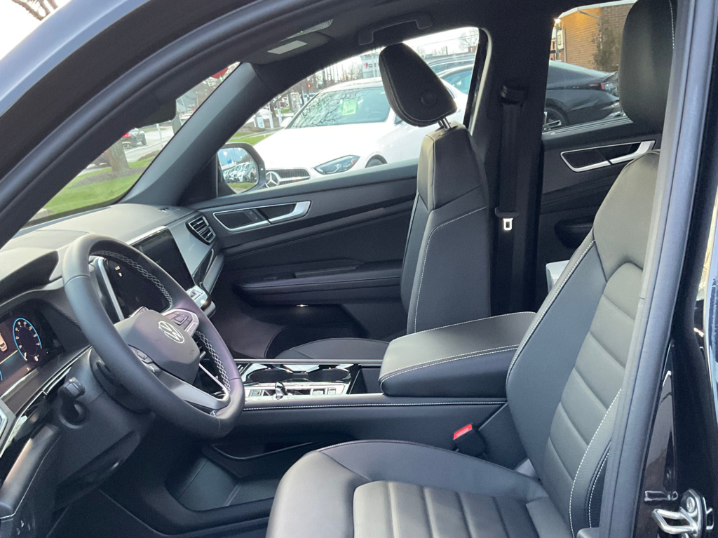 2026 Volkswagen Atlas Cross Sport SEL photo 4