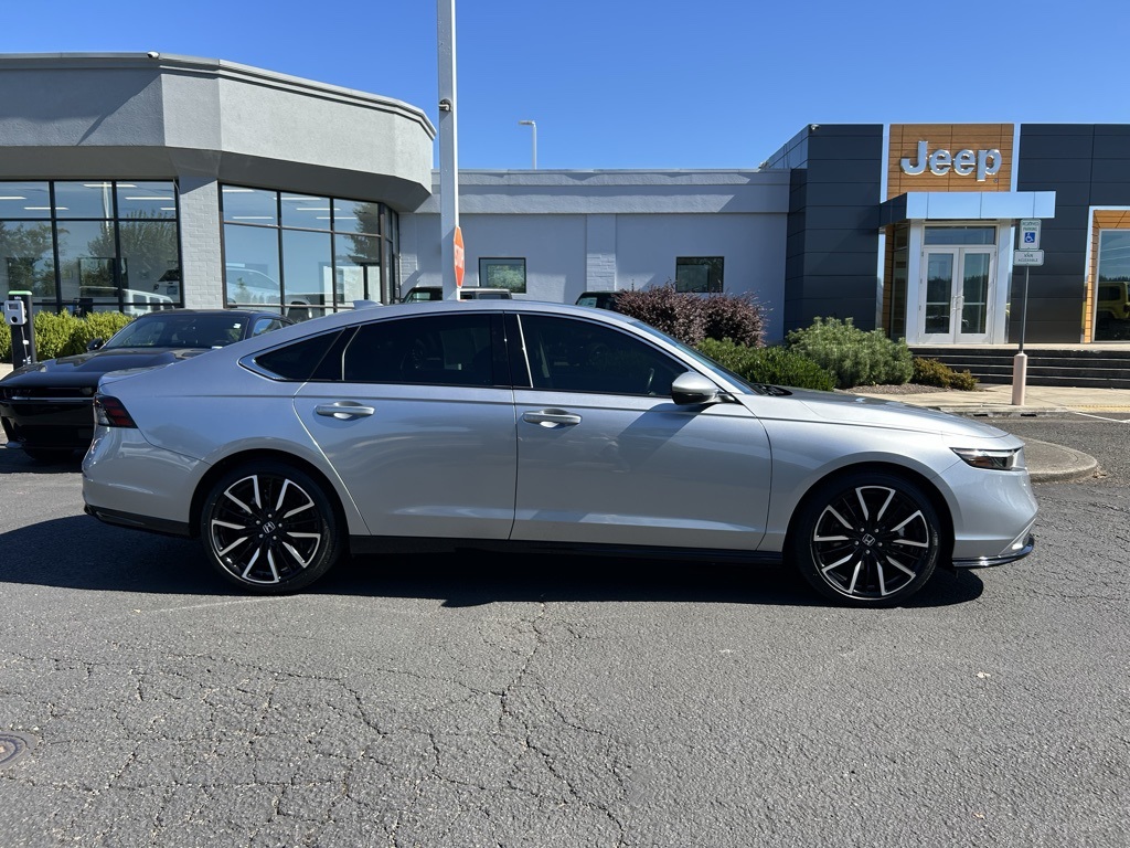2023 Honda Accord Hybrid Touring photo 3