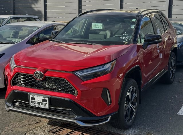 2025 Toyota RAV4 XSE's photo