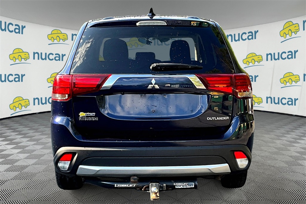 2018 Mitsubishi Outlander ES photo 5