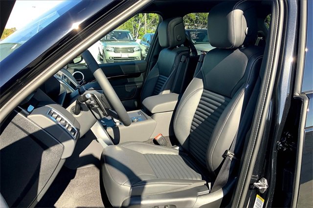 2025 Land Rover Discovery S photo 4