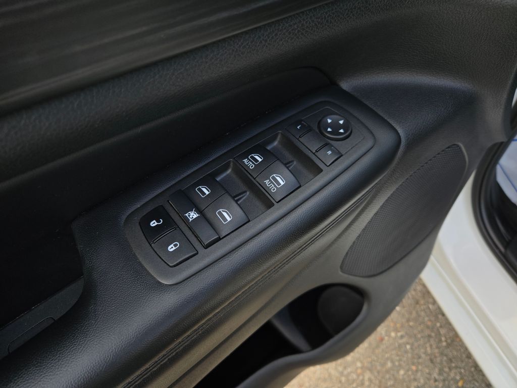 2022 Jeep Cherokee Laredo X photo 7