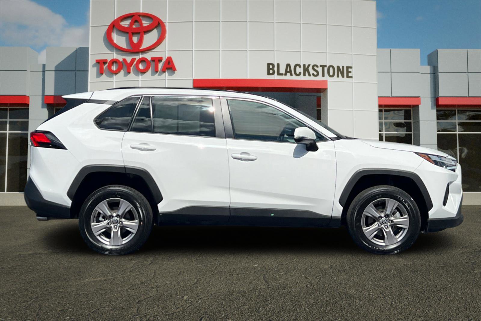 Used 2025 Toyota RAV4 XLE with VIN 2T3W1RFV0SW374184 for sale in Northfield, Minnesota