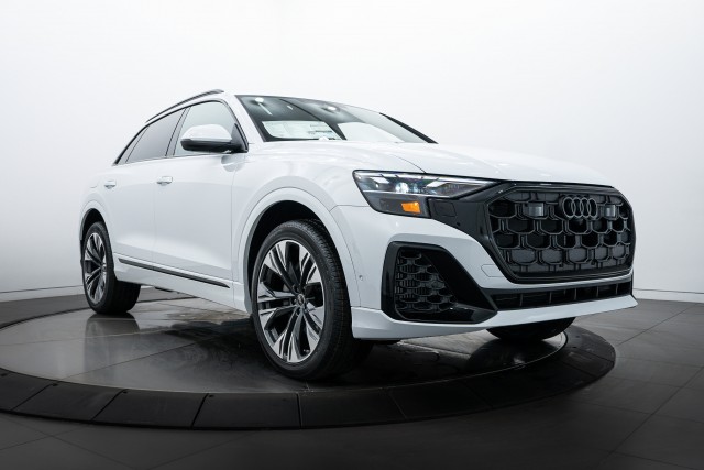 2025 Audi Q8 Premium Plus