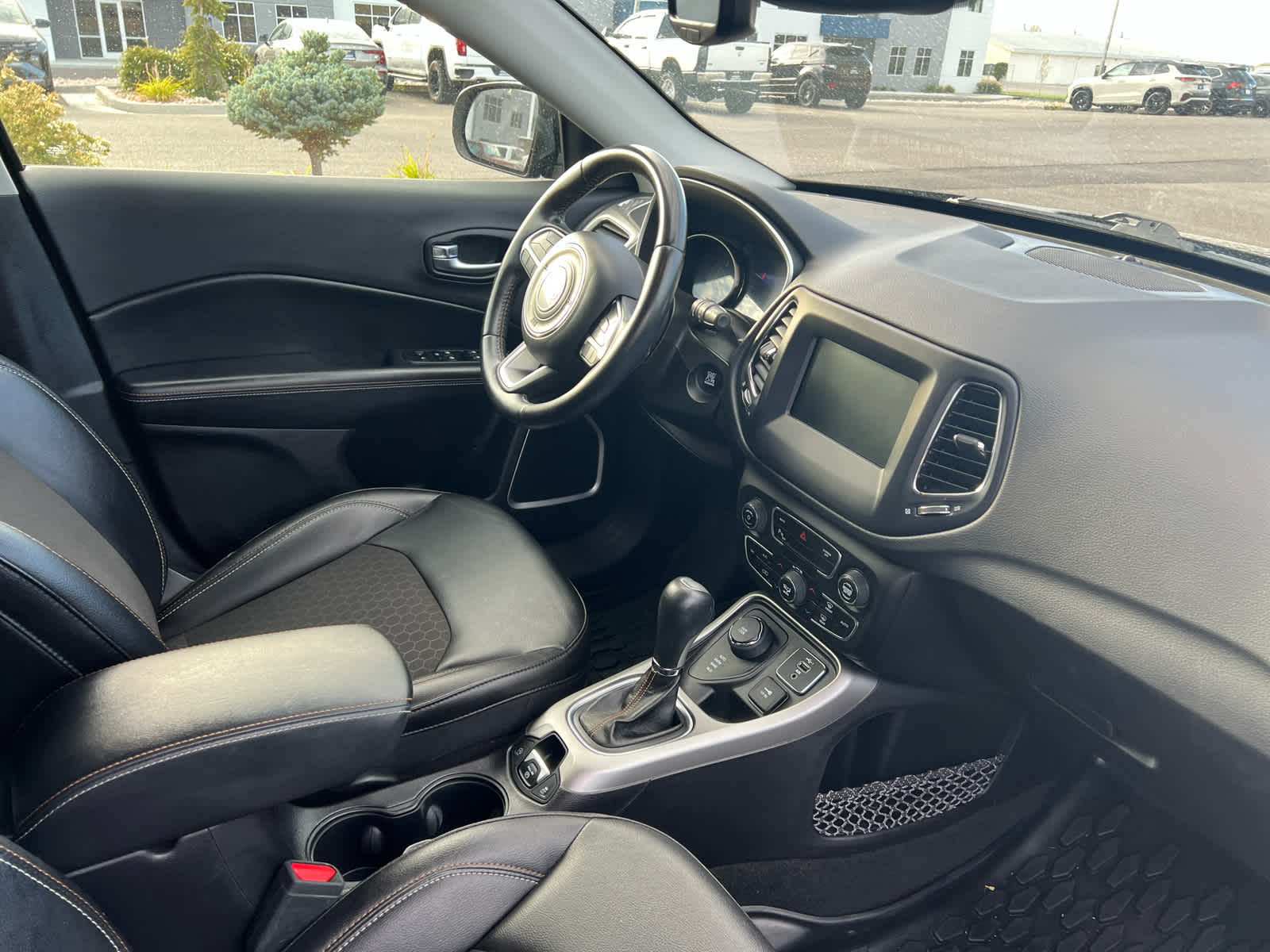 2020 Jeep Compass Latitude photo 2