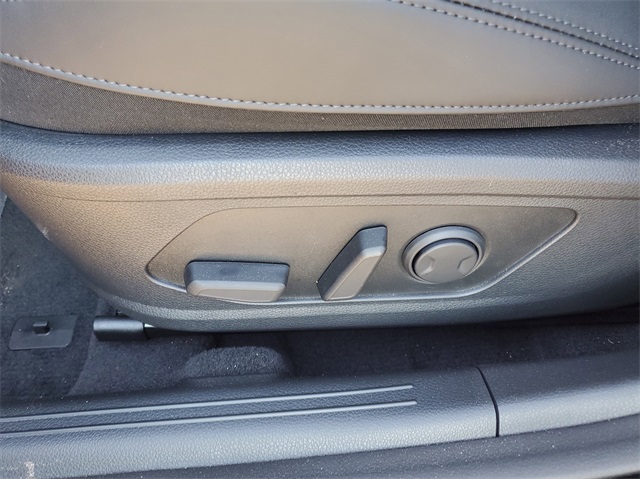 2025 Kia K5 EX photo 10