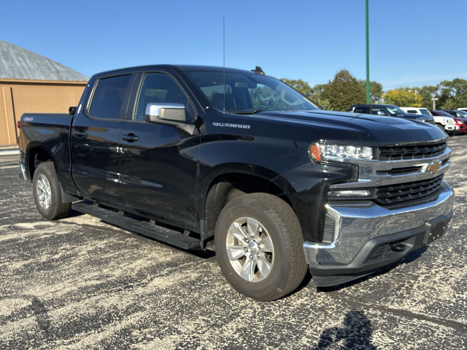 2020 Chevrolet Silverado 1500 LT photo 3